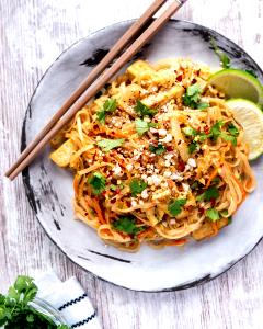 1 container (312 g) Vegan Pad Thai with Tofu