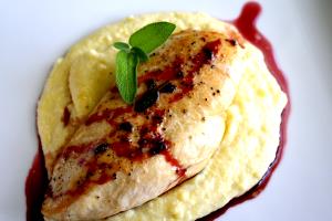 1 container (326 g) Grilled Chicken with Goat Cheese Polenta