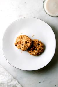 1 cookie (16 g) Sandies Chocolate Chip Pecan Cookies