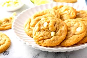 1 cookie (1.6 oz) Buttercream Frosted Key Lime White Chip Cookie