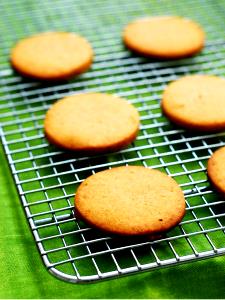 1 cookie (22 g) Pumpkin Shortbread Cookies