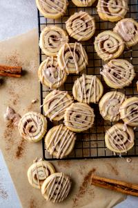 1 cookie (30 g) Cinnamon Bun Cookies