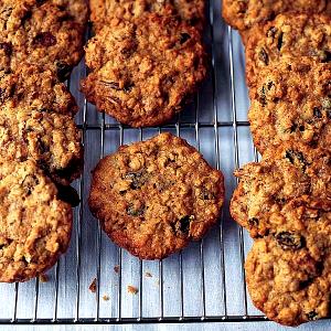 1 cookie (30 g) Raisin Pecan Oatmeal Cookie