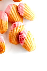 1 cookie (34 g) Dipped Raspberry Madeleines