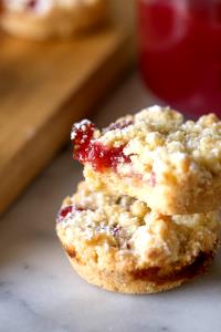 1 cookie (59 g) Raspberry Crumble Cookies