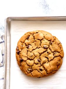 1 cookie (71 g) Giant Peanut Butter Cookie