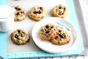 1 cookie Milk Chocolate Chip Cookie