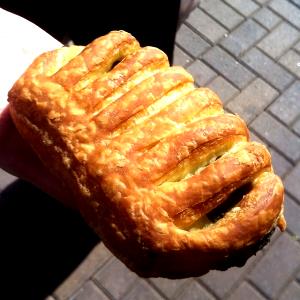 1 croissant (99 g) Spinach Feta Croissant