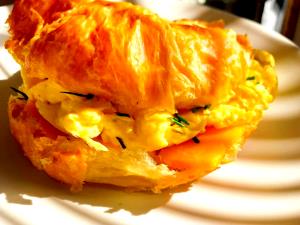 1 Croissant Croissant with Egg and Cheese