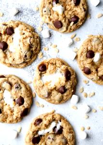 1 Cubic Inch Marshmallow Cookie with Rice Cereal and Chocolate Chips