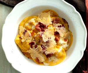 1 cup (128 g) Carbonara Stuffed Cheese Ravioli