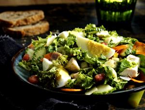 1 Cup (144.6 G) Vegetable Salad with Cheese & Egg