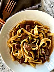 1 Cup Beef and Noodles with Gravy (Mixture)