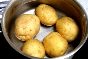 1 Cup Boiled Potato (without Peel, Fat Not Added in Cooking)