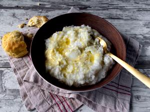 1 Cup Cooked Quick or Instant Grits made with Milk