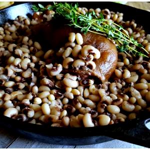 1 Cup Cowpeas, Field Peas or Blackeye Peas (Fat Added in Cooking)