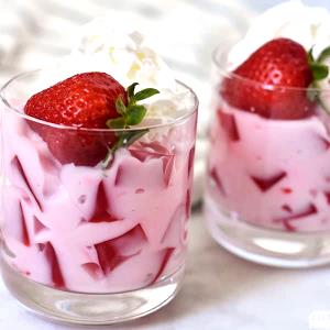 1 Cup Diet Gelatin Dessert with Fruit and Sour Cream (Sweetened with Low Calorie Sweetener)