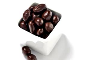 1 Cup Dietetic Covered Raisins Chocolate Covered Diet or Low Calorie Candy