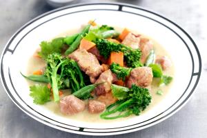 1 Cup Green Curry Pork