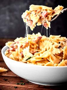 1 Cup Ham or Pork, Noodles and Vegetables in Cheese Sauce (Mixture)