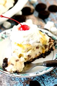 1 Cup Ice Cream Pie with Cookie Crust, Fudge Topping and Whipped Cream