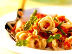 1 Cup Meat Filled Tortellini with Tomato Sauce (Canned)