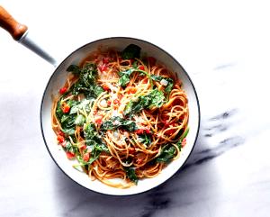 1 Cup Meatless Spaghetti Spinach Noodles with Tomato Sauce