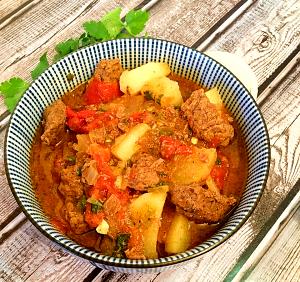 1 Cup Mexican Style Beef Stew with Potatoes in Tomato-Based Sauce (Carne Guisada Con Papas)