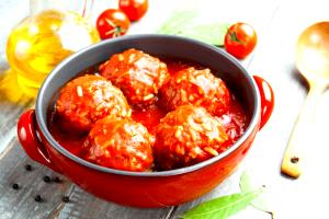 1 Cup Porcupine Balls with Tomato-Based Sauce (Mixture)