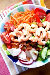 1 Cup Shrimp Garden Salad (Shrimp, Eggs, Tomato and/or Carrots, Other Vegetables)