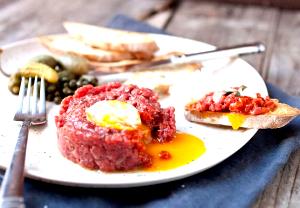 1 Cup Steak Tartare (Raw Ground Beef and Egg)