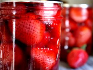 1 Cup Strawberries in Syrup (Cooked or Canned)