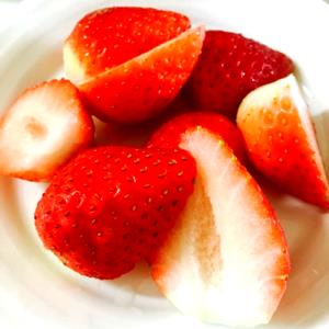 1 Cup Strawberry, Sweetened, Sliced