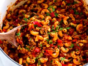 1 Cup Veal Goulash with Vegetables in Tomato-Base Sauce