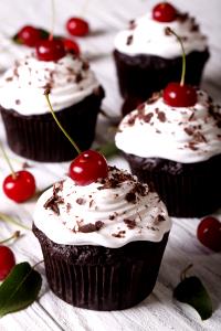 1 cupcake (90 g) Black Forest Cupcake