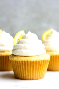 1 cupcake Vegan Yellow Cupcake