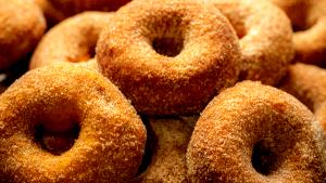 1 donut (105 g) Farm Fresh Apple Cider Donuts