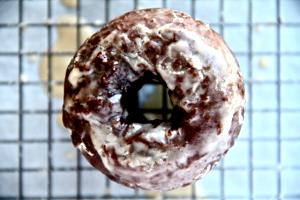 1 donut (52 g) Glazed Chocolate Donuts