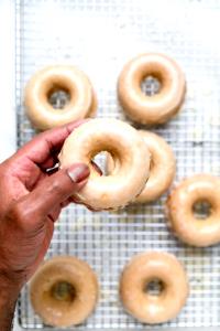 1 donut (57 g) Glazed Donuts