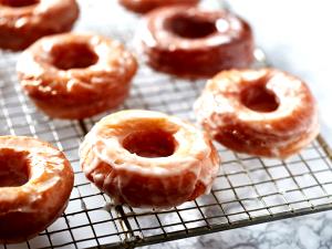 1 donut (58 g) Glazed Donuts