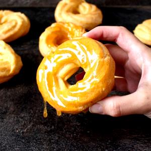 1 donut (80 g) Honey Cruller