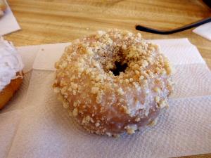 1 donut (95 g) White Cake Donut with Cinnamon Crumb