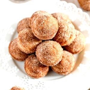 1 donut hole (90 g) Donut Holes with Cinnnamon Sugar Topping