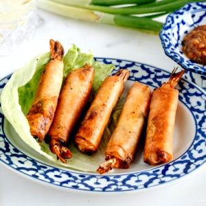 1 egg roll with sauce (88 g) Shrimp Egg Rolls