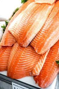 1 fillet raw (151 g) Atlantic Salmon Fillet