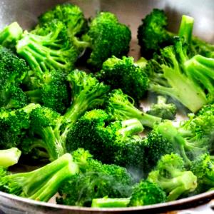 1 Floweret Cooked Broccoli (from Fresh, Fat Added in Cooking)