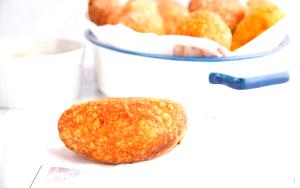 1 Fritter (4" X 2-1/4" X 3/4") Puerto Rican Style Fried Stuffed Potatoes (Rellenos De Papas)