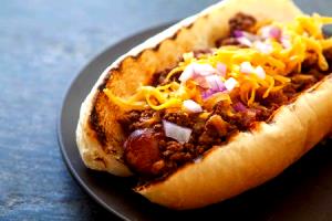 1 hot dog (5.61 oz) Chili Dog with Bun