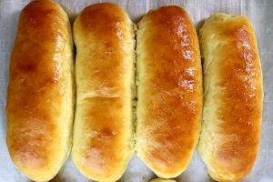 1 hot dog roll (50 g) Light Hot Dog Rolls