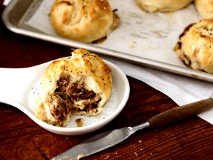 1 Knish Meat Knish (Pastry Filled with Meat)